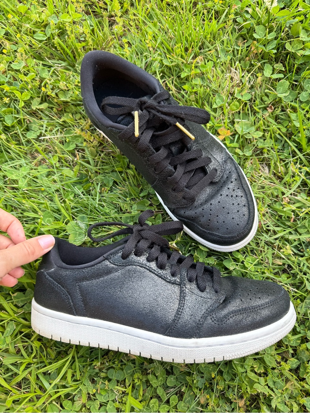 Nike Black Low-Top Women's Sneakers with White Sole size 7
